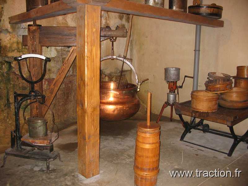 2011_CVAAM_35ans_8_Fort_des_Rousses (31).JPG - 35 Ans du CVAAM, sortie dans le Doubs et le Jura, du 26 Avril au 1er Mai 2011, Le Fort des Rousses, caves d'affinage Juraflore